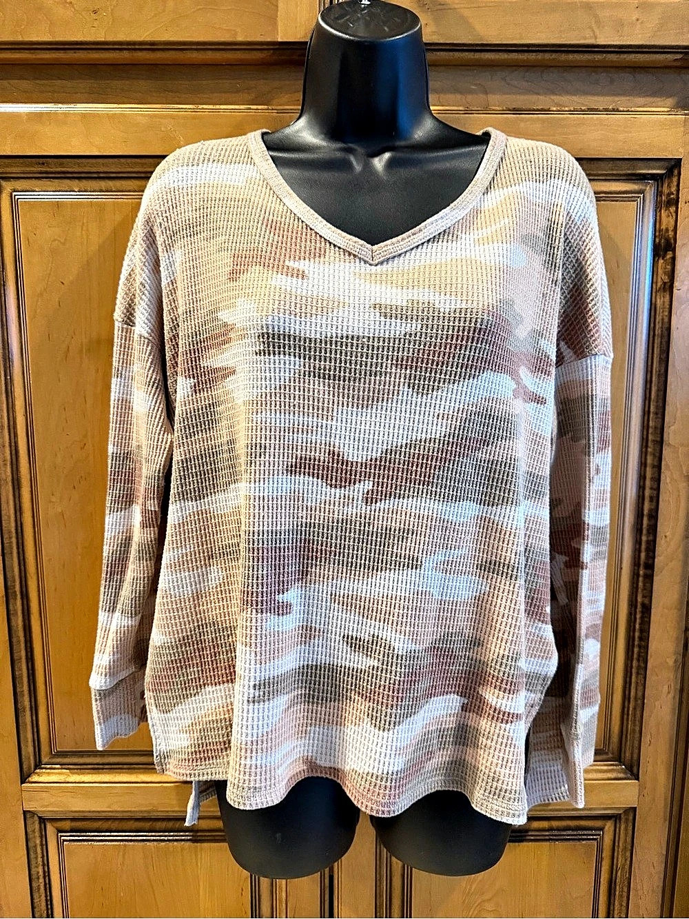 American Eagle Outfitters Camo V-Neck Sweater Size Small